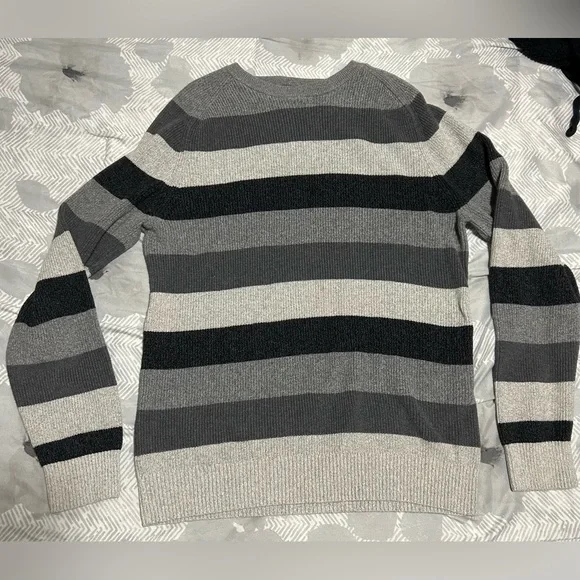 Used Izod grey Stratton striped crew neck sweater vanilla ice(greys) -size xl - Picture 1 of 6